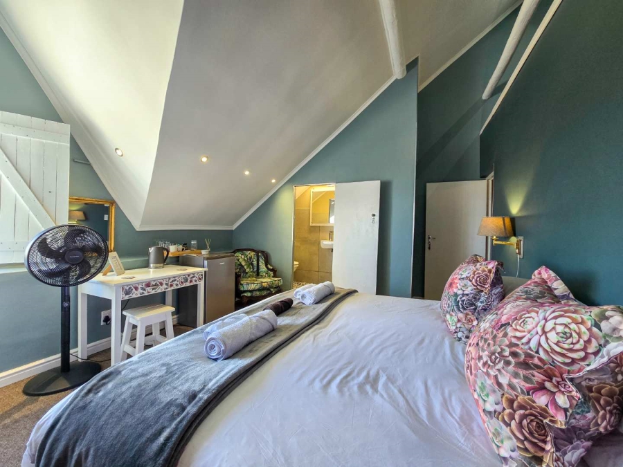 8 Bedroom Property for Sale in Stilbaai Oos Western Cape